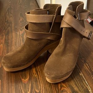 Free People brown suede clogs